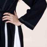 صورة فستان قفطان متوازي أسود وابيض للنساء